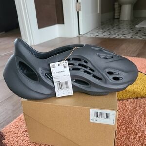 NWT - Men's YZY Foam RNR - size 12
